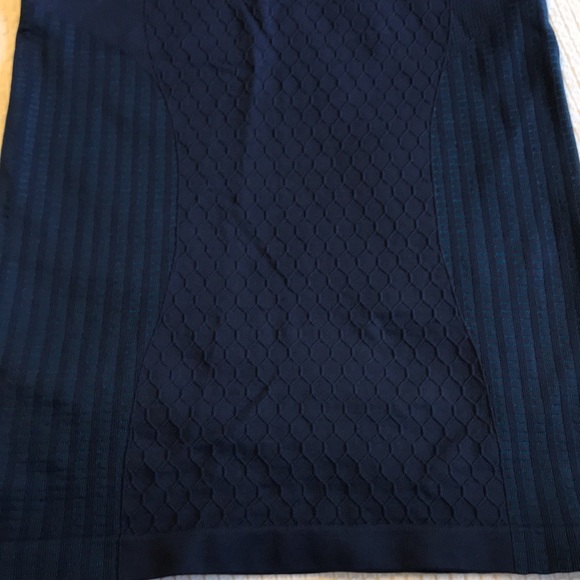 Athleta navy workout tank top - Picture 4 of 5